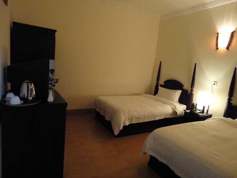 Trasak Pa-Em Hotel & Restaurant Phnom Penh Eksteriør billede